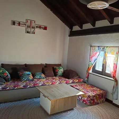 Hala's House Кастеллетто-сопра-Тичино